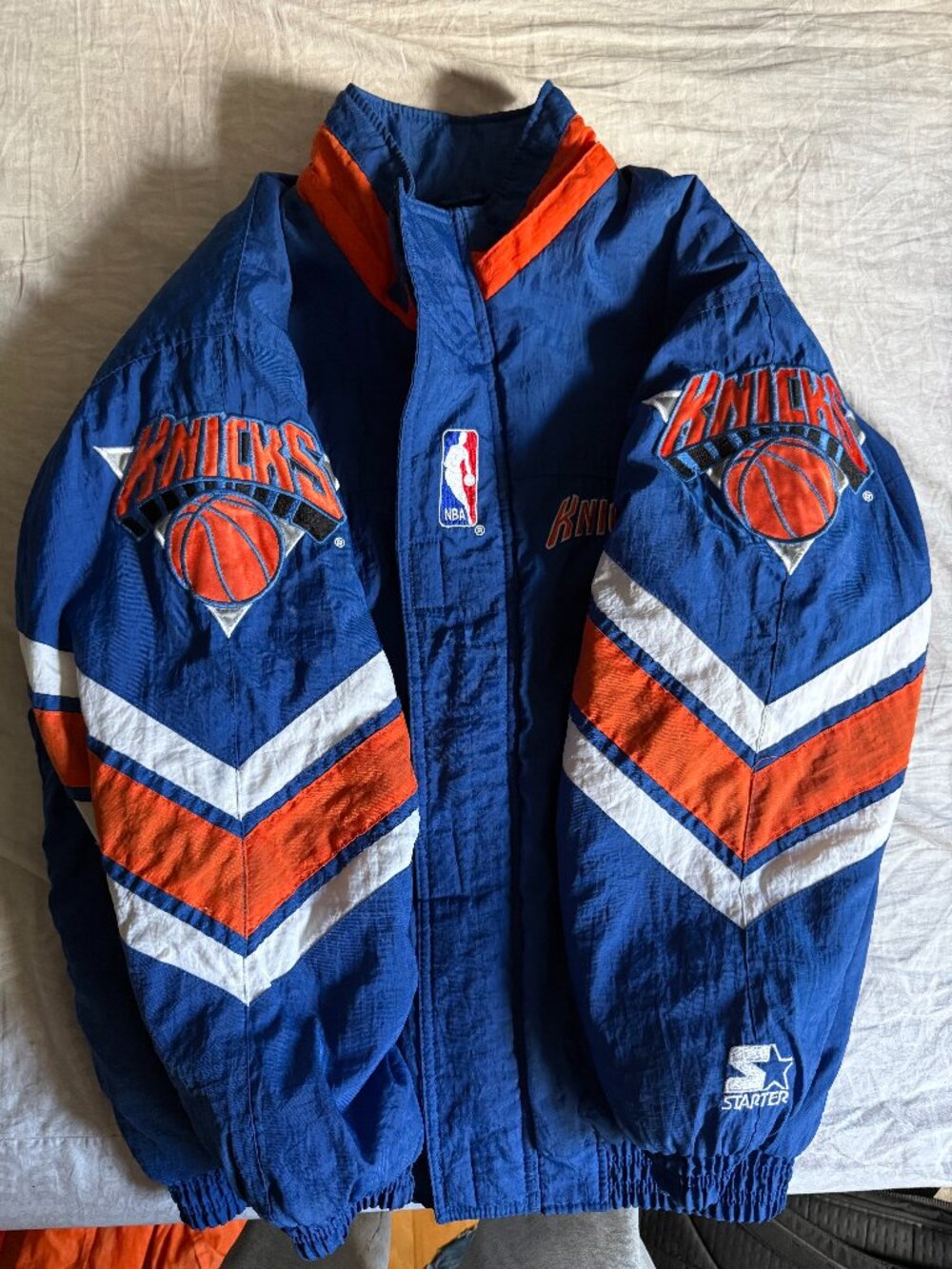 New York Knicks Starter Jacket Large (fits like a Medium)